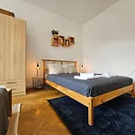 Apartment Stone Square *